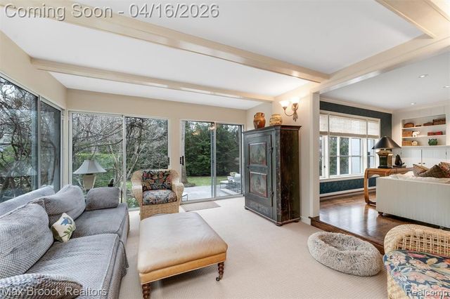 919 W Glengarry Circle, Bloomfield Hills, MI 48301
