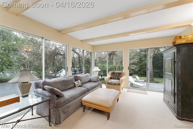 919 W Glengarry Circle, Bloomfield Hills, MI 48301