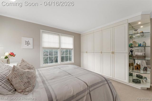 919 W Glengarry Circle, Bloomfield Hills, MI 48301