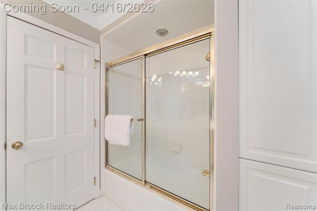 919 W Glengarry Circle, Bloomfield Hills, MI 48301
