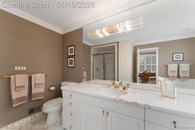 919 W Glengarry Circle, Bloomfield Hills, MI 48301