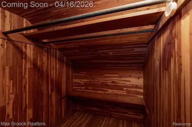 919 W Glengarry Circle, Bloomfield Hills, MI 48301