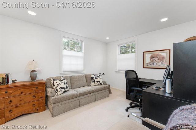 919 W Glengarry Circle, Bloomfield Hills, MI 48301
