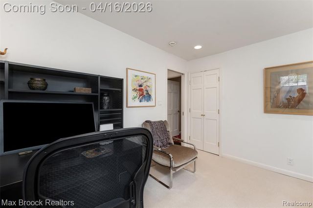 919 W Glengarry Circle, Bloomfield Hills, MI 48301