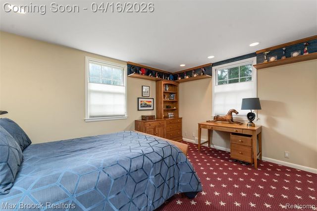 919 W Glengarry Circle, Bloomfield Hills, MI 48301
