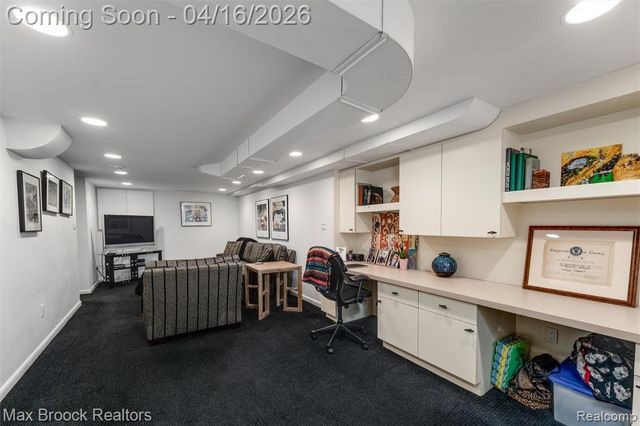 919 W Glengarry Circle, Bloomfield Hills, MI 48301