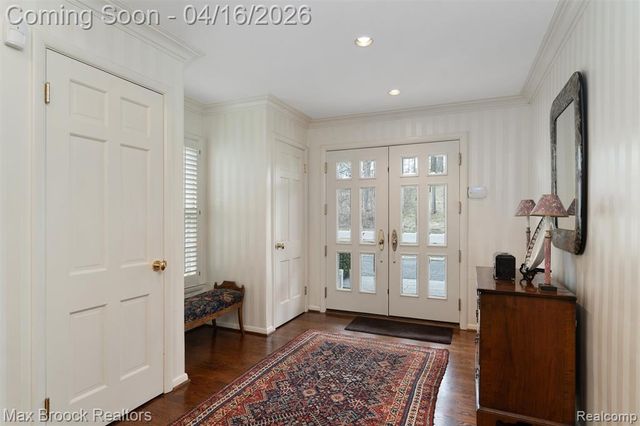 919 W Glengarry Circle, Bloomfield Hills, MI 48301