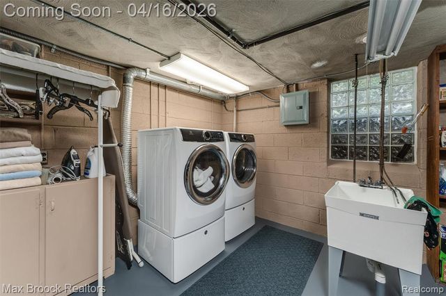 919 W Glengarry Circle, Bloomfield Hills, MI 48301