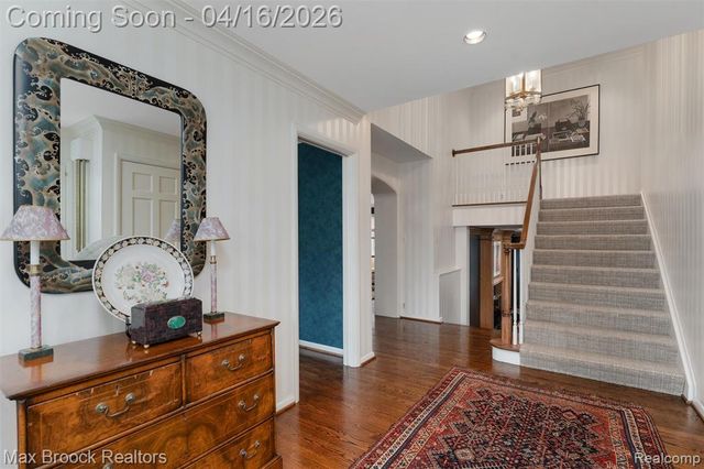 919 W Glengarry Circle, Bloomfield Hills, MI 48301