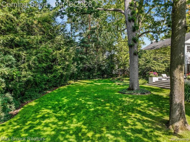 919 W Glengarry Circle, Bloomfield Hills, MI 48301