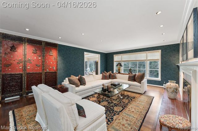 919 W Glengarry Circle, Bloomfield Hills, MI 48301