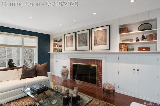 919 W Glengarry Circle, Bloomfield Hills, MI 48301