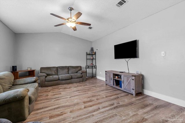 10663 Silver Creek Dr, Pensacola, FL 32506