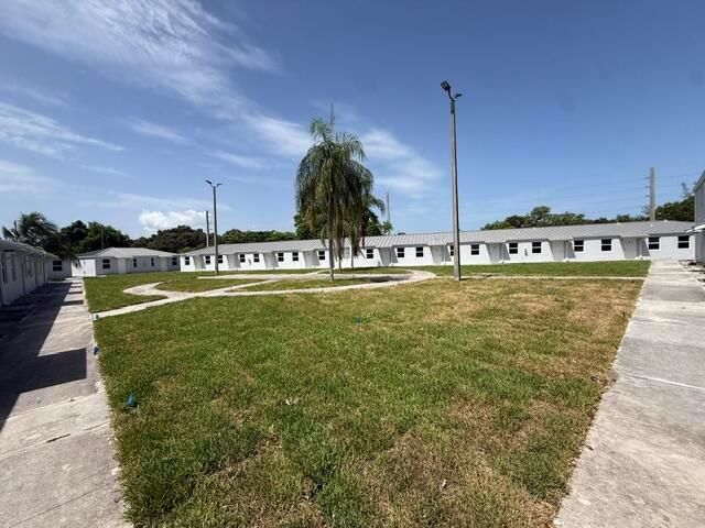 4393 Windsor Avenue 21, West Palm Beach, FL 33407