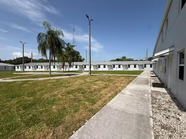 4393 Windsor Avenue 21, West Palm Beach, FL 33407