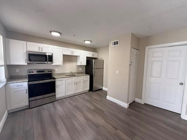 4393 Windsor Avenue 21, West Palm Beach, FL 33407