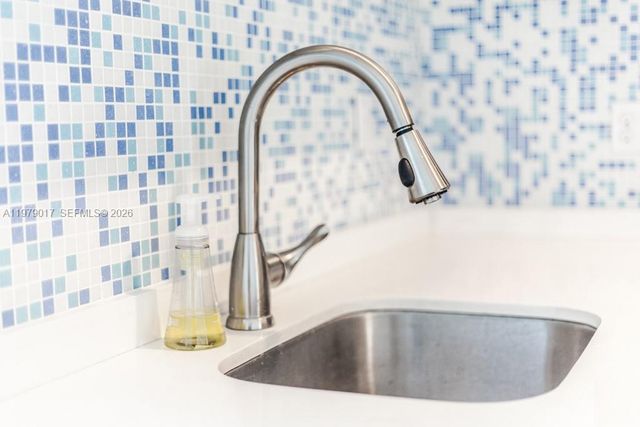 53 NE 49th St 7, Miami, FL 33137