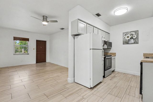 604 NE 14th Place, Fort Lauderdale, FL 33304