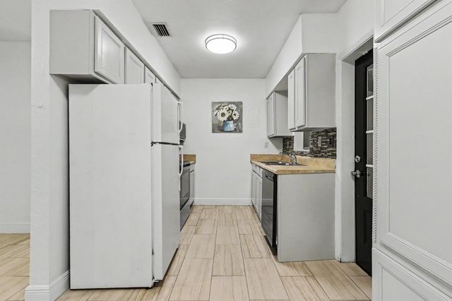 604 NE 14th Place, Fort Lauderdale, FL 33304