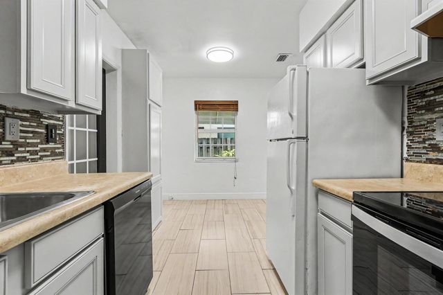 604 NE 14th Place, Fort Lauderdale, FL 33304