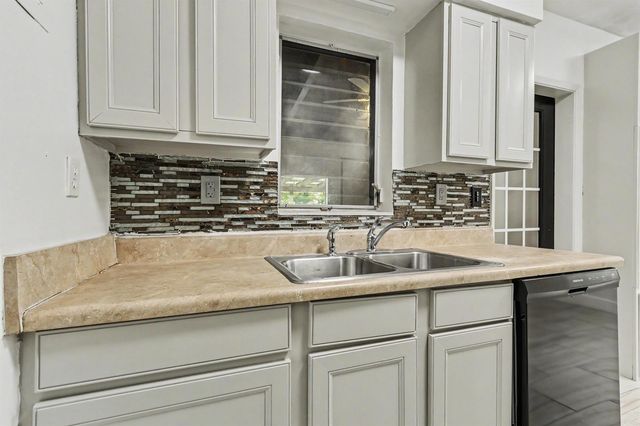 604 NE 14th Place, Fort Lauderdale, FL 33304
