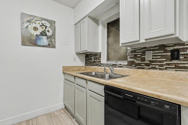 604 NE 14th Place, Fort Lauderdale, FL 33304