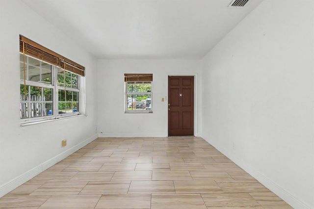 604 NE 14th Place, Fort Lauderdale, FL 33304