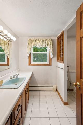 18 Gifford Rd, Westport, MA 02790
