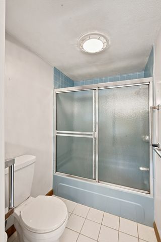 18 Gifford Rd, Westport, MA 02790