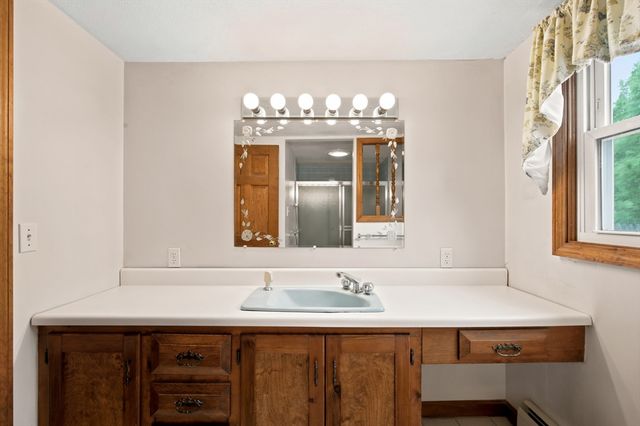 18 Gifford Rd, Westport, MA 02790