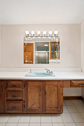 18 Gifford Rd, Westport, MA 02790