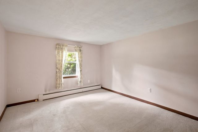 18 Gifford Rd, Westport, MA 02790