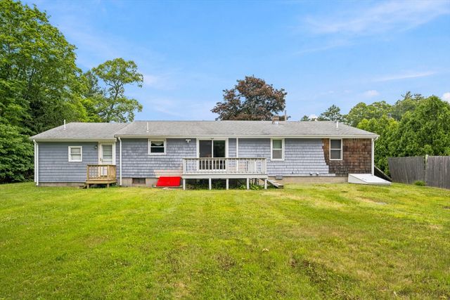 18 Gifford Rd, Westport, MA 02790
