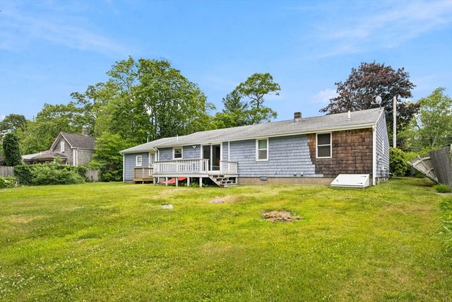 18 Gifford Rd, Westport, MA 02790