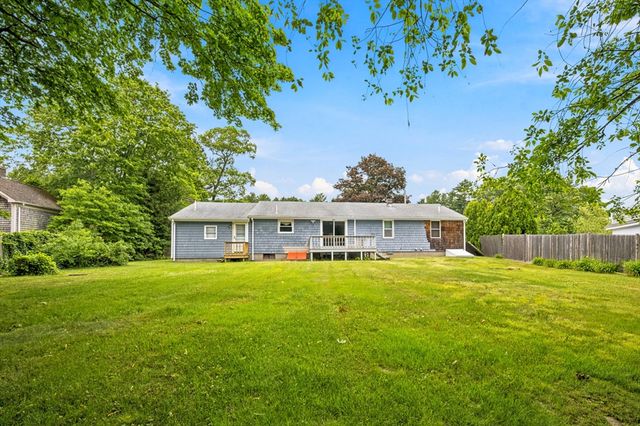 18 Gifford Rd, Westport, MA 02790