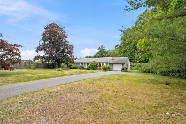 18 Gifford Rd, Westport, MA 02790