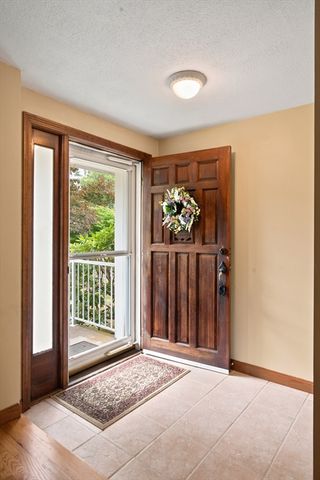 18 Gifford Rd, Westport, MA 02790