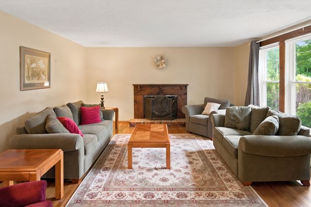 18 Gifford Rd, Westport, MA 02790