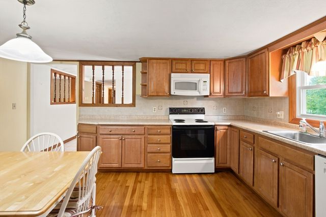 18 Gifford Rd, Westport, MA 02790
