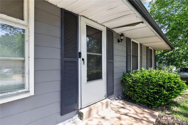 1927 Hudson Road, St Louis, MO 63136