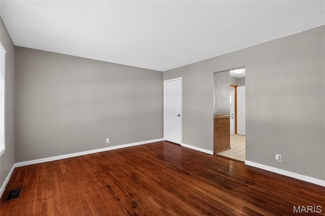 1927 Hudson Road, St Louis, MO 63136