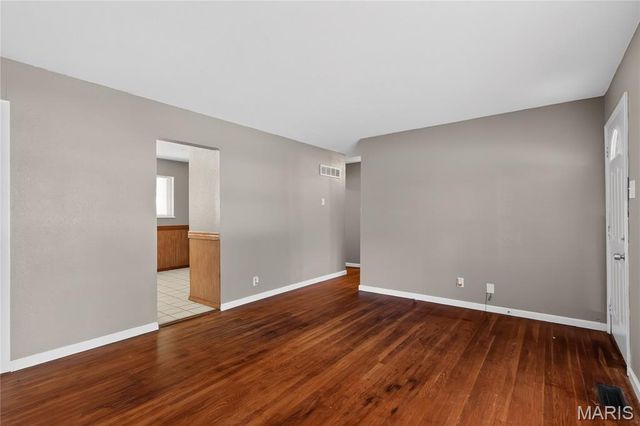 1927 Hudson Road, St Louis, MO 63136