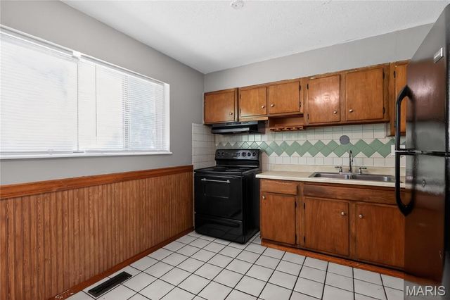 1927 Hudson Road, St Louis, MO 63136