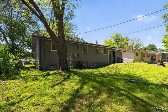 1927 Hudson Road, St Louis, MO 63136