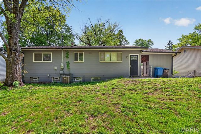 1927 Hudson Road, St Louis, MO 63136