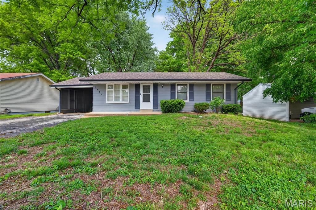 1927 Hudson Road, St Louis, MO 63136