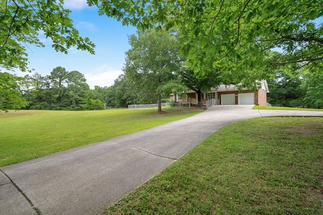 3372 Dobson Drive, Rocky Face, GA 30740