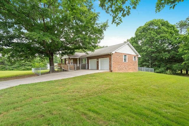 3372 Dobson Drive, Rocky Face, GA 30740