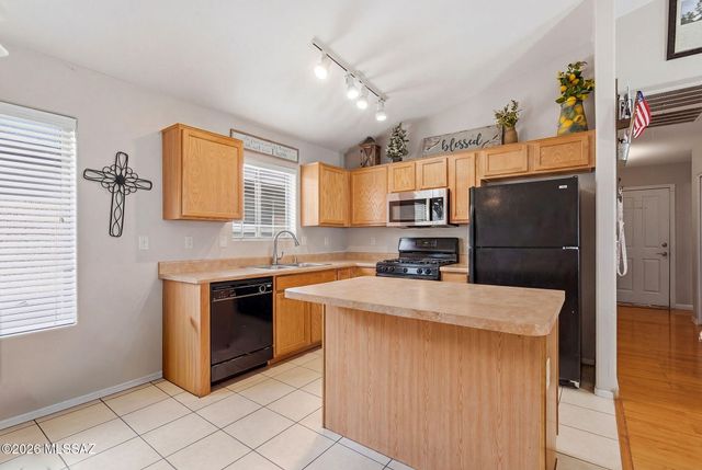 7816 S Baja Stone Avenue, Tucson, AZ 85756