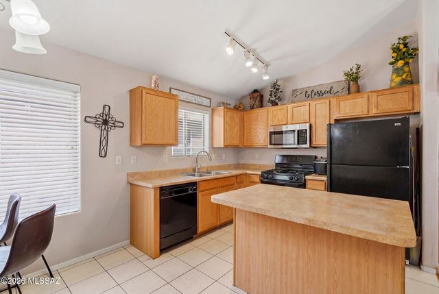 7816 S Baja Stone Avenue, Tucson, AZ 85756